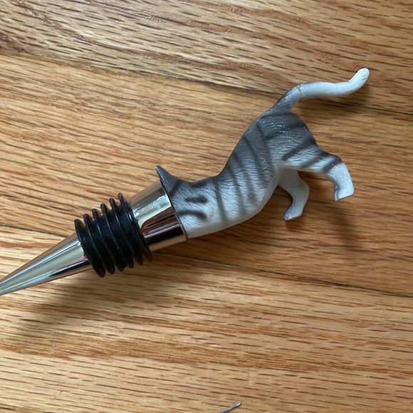 *Host Pick* Grey Tabby Kitty Cat Wine Bottle Stopper - Picture 4 of 6